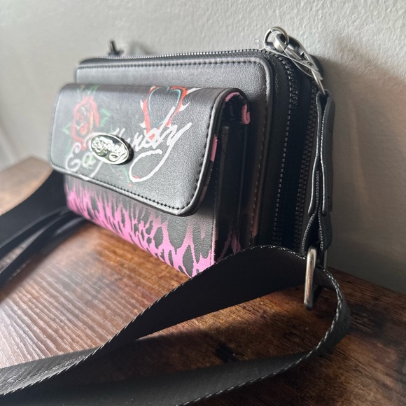 Ed Hardy Black & Pink Leopard Print Crossbody Wallet Bag with Wristlet Strap NWT - Picture 3 of 9